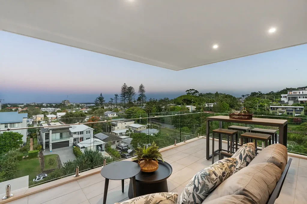 Coolangatta 3 Slaapkamer Full-Floor Coastal Residence| House-Sized Living