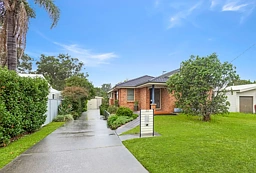 22 Armstrong Avenue, Killarney Vale