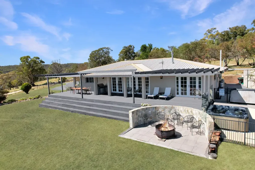 Mount Tully 4房  Granite Estate: Sky-High Living, World-Class Views