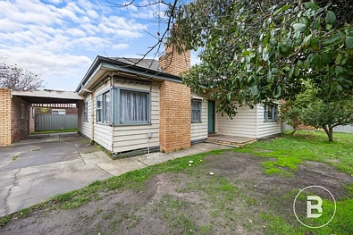 Wendouree 4 Slaapkamer RENOVATE, INVEST OR DEVELOP – ENDLESS POTENTIAL ON 611m² (APPROX.)