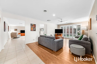 लिविंग रूम - 4 Hibiscus Crescent, Point Cook, VIC 3030
