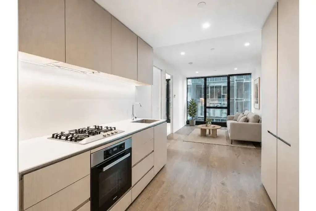 STYLISH TWO-BEDROOM APARTMENT IN AN EXCEPTIONAL SOUTHBANK LOCATION