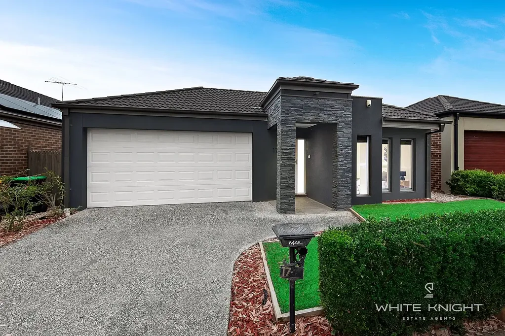 10 MINUTES WALK TO EVERY AMENITY- JUST UNPACK & ENJOY!