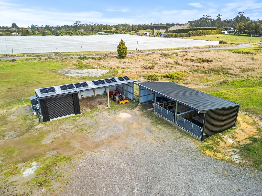 Kerikeri Stables, sheds and solar on Stanners