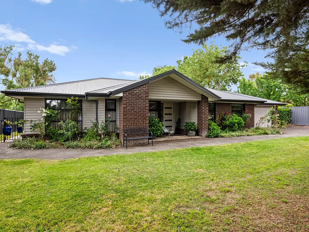 72 Highton Lane, Mansfield, VIC 3722