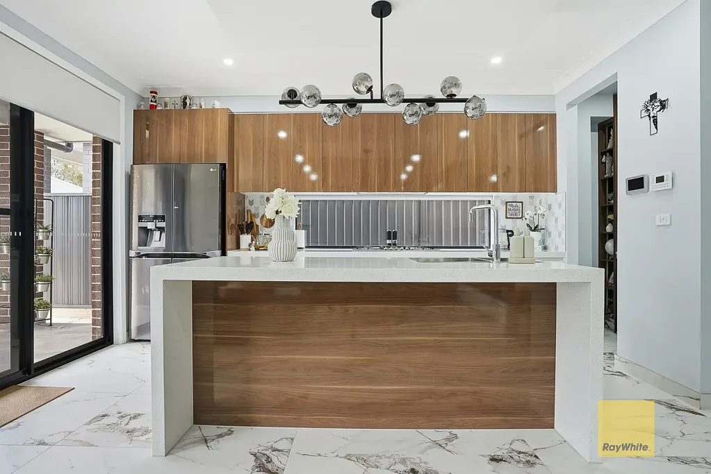 Denham Court 4 Slaapkamer Modern Luxury Meets Family Functionality in Denham Court