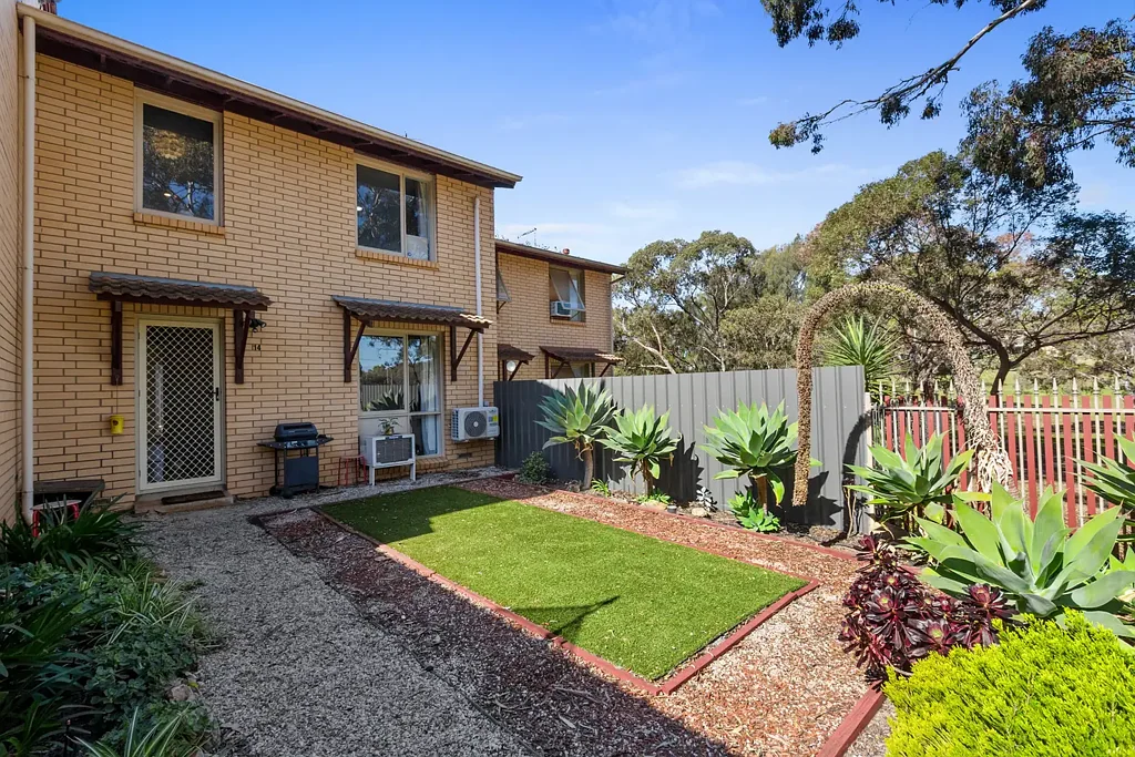 Hackham West 3બેડરૂમ Parkside Perfection with Charm and Character