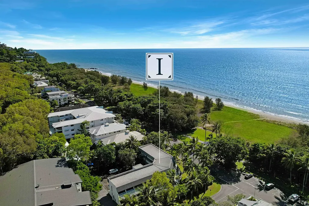 Yorkeys Knob 2Moenga Incomparably located beachfront oasis