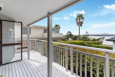 Elevated Northcote Living with Harbour Views