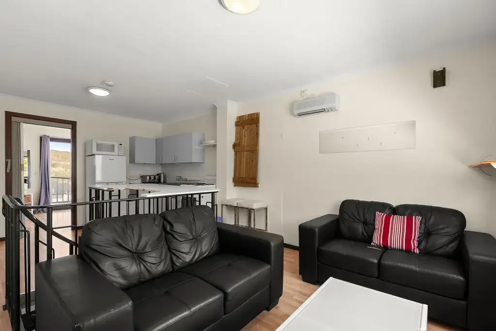 Jindabyne 3 Slaapkamer Price reduction $659,000 Investment opportunity — income-producing 3-bedroom apartment at 7/6 Kirwan Close