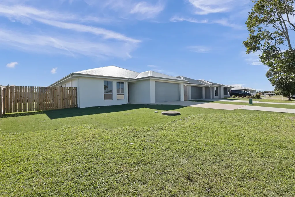 9,10,12 Barkeri Court, Rural View, QLD 4740