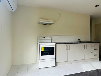Downstairs 1 Bedroom Unit for Rent with 2 Off-Street Car Parks Water Included