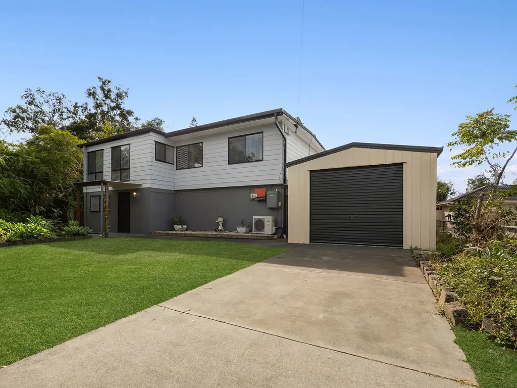Marsden 5Zimmer Freshly Painted Family Entertainer on a Massive 1,078sqm Block with Pool, Shed & Endless Potential Must Be Sold at Auction