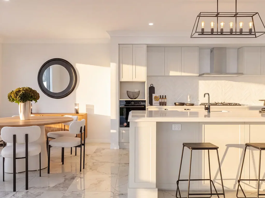 Burleigh Heads 5chambre Brand New. Built for Burleigh Living!