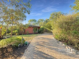 12 Grosvenor Street, Frankston South