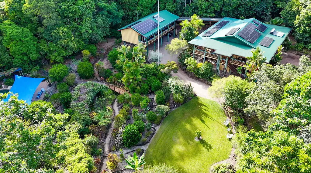 Wongaling Beach 9ห้องนอน Licuala Lodge Mission Beach - Your New Year Lifestyle + Income Sea Change !