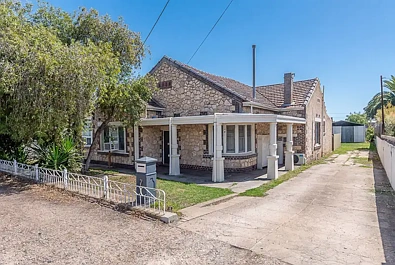 Murray Bridge 6房 Rare Investment Opportunity. Huge Home with Huge Returns. $36,400 rental return per annum