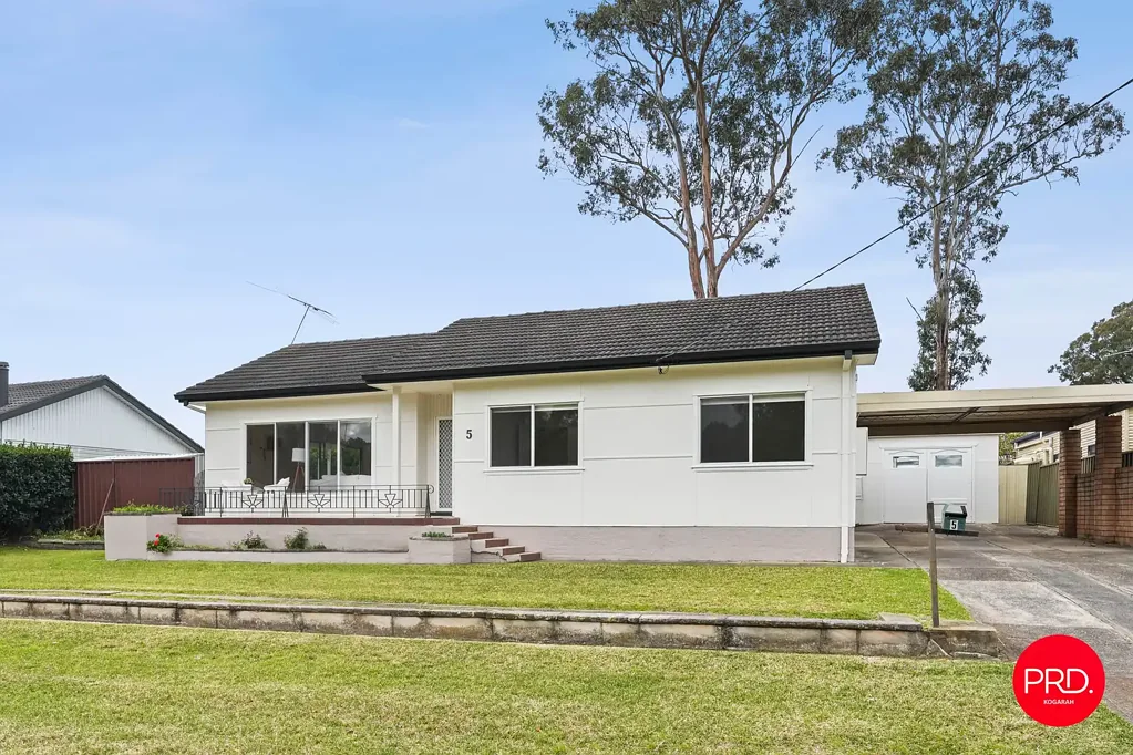 Doonside 3બેડરૂમ Charming, Light-Filled Home on 632.3sqm with effortless Indoor/Outdoor Living