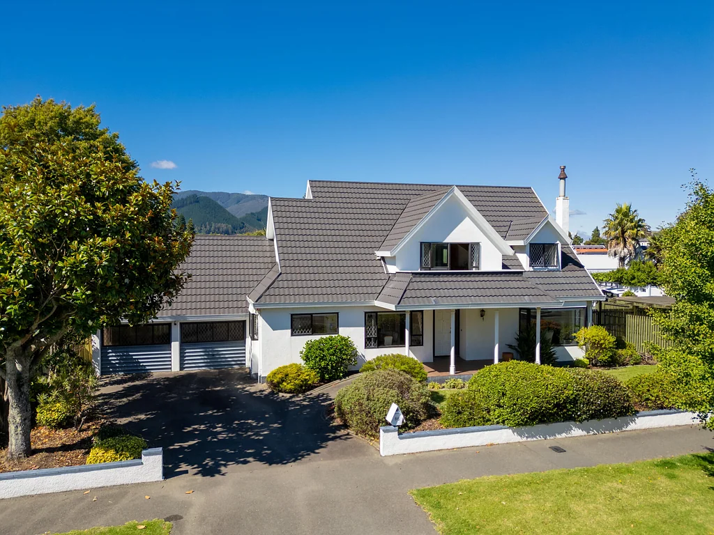 The Wood 3Moenga Admired Corner Classic - Prime City Fringe Living