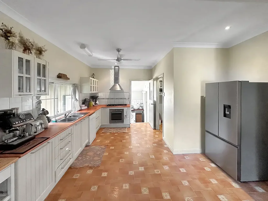 Atherton 4房  PARKSIDE LIVING with Central Convenience!