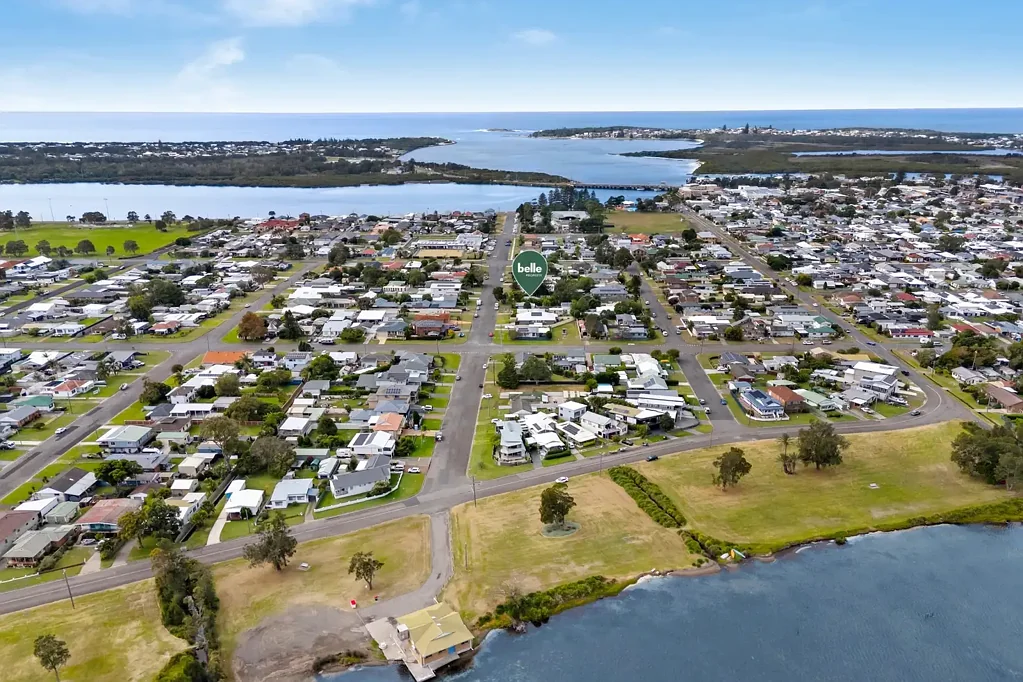Swansea 2 Bedroom Renovation-Ready Cottage 400m the Lake and Swansea Channel.
Perfect DUPLEX or Dual Occ Site, 663sqm Facing Northerly in Peaceful Locale.