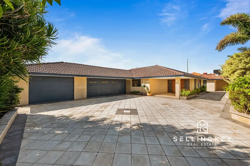 13 AMALFI WAY, Canning Vale, WA 6155