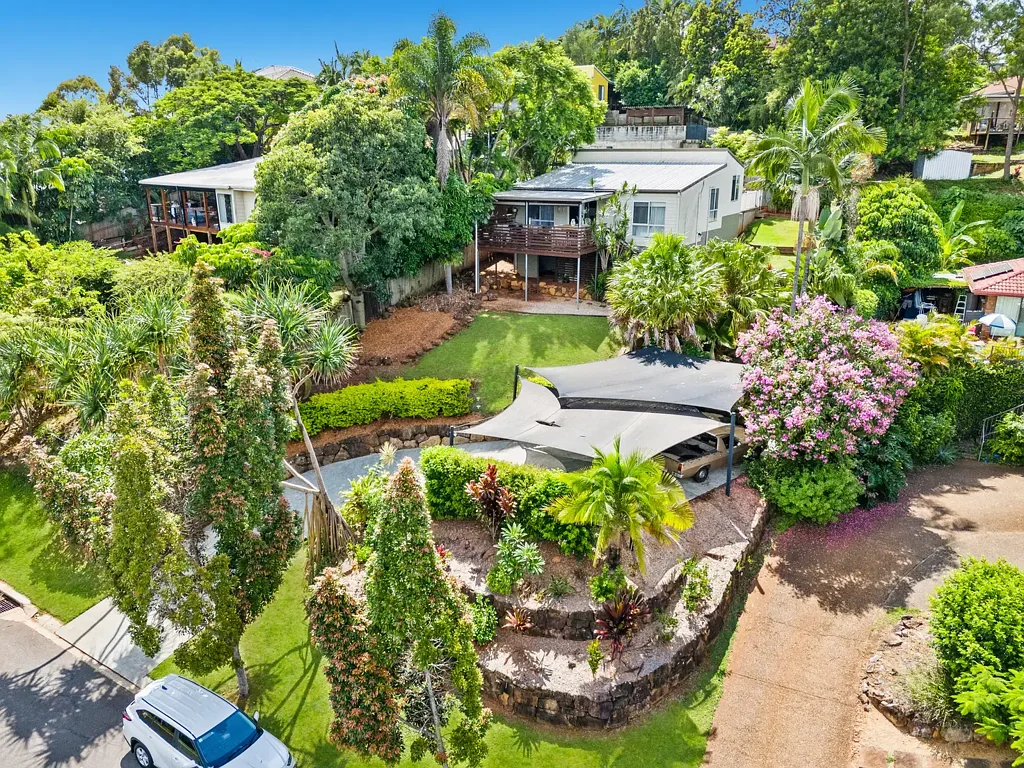 9 Amethyst Court, Carrara, QLD 4211