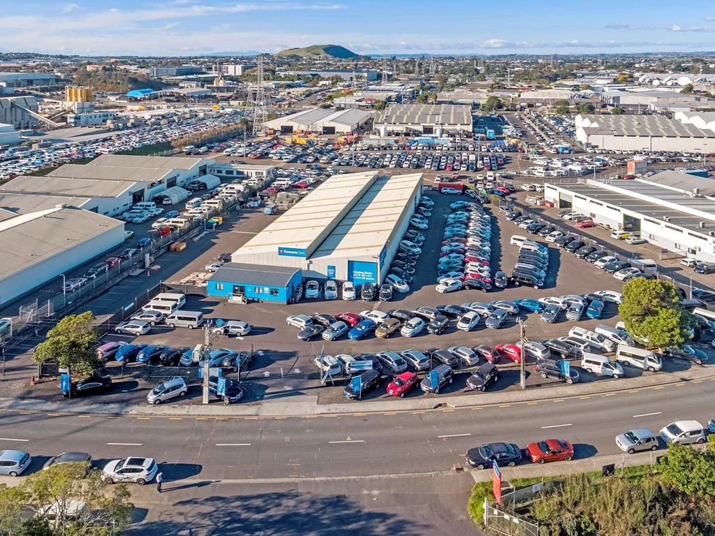 Mount Wellington DRIVE-AROUND WITH SIGNIFICANT YARD