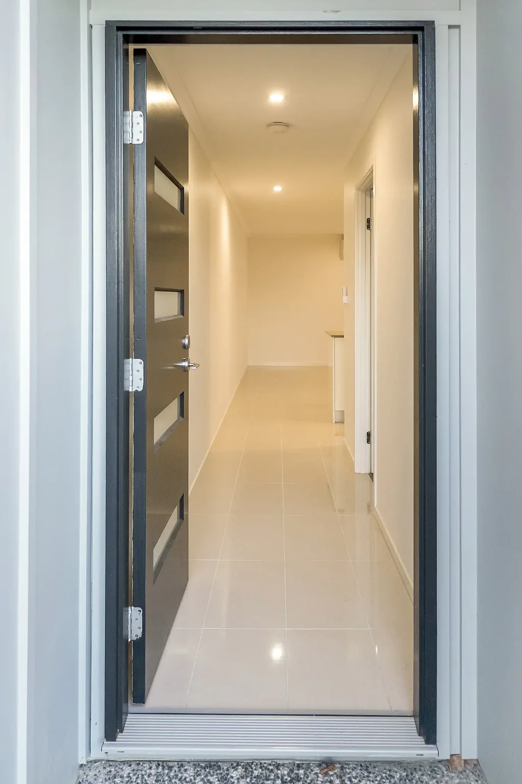 Modern Home - Great Location