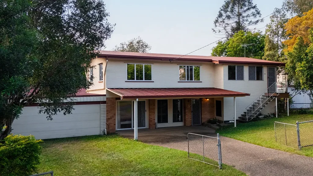 Lawnton 3ਬੈੱਡਰੂਮ Spacious Family Home with Separate Downstairs Living & Huge Sheds