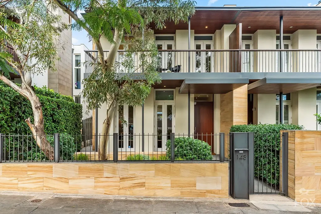 North Adelaide 3침실 Contemporary Terrace residence. Architecturally designed and built to the highest standards by award winning Chasecrown.