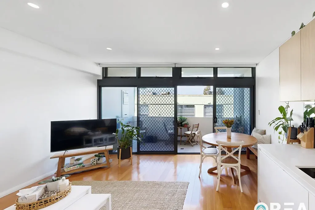 Chic One-Bedroom Apartment with Parking in Boutique Alexandria Building