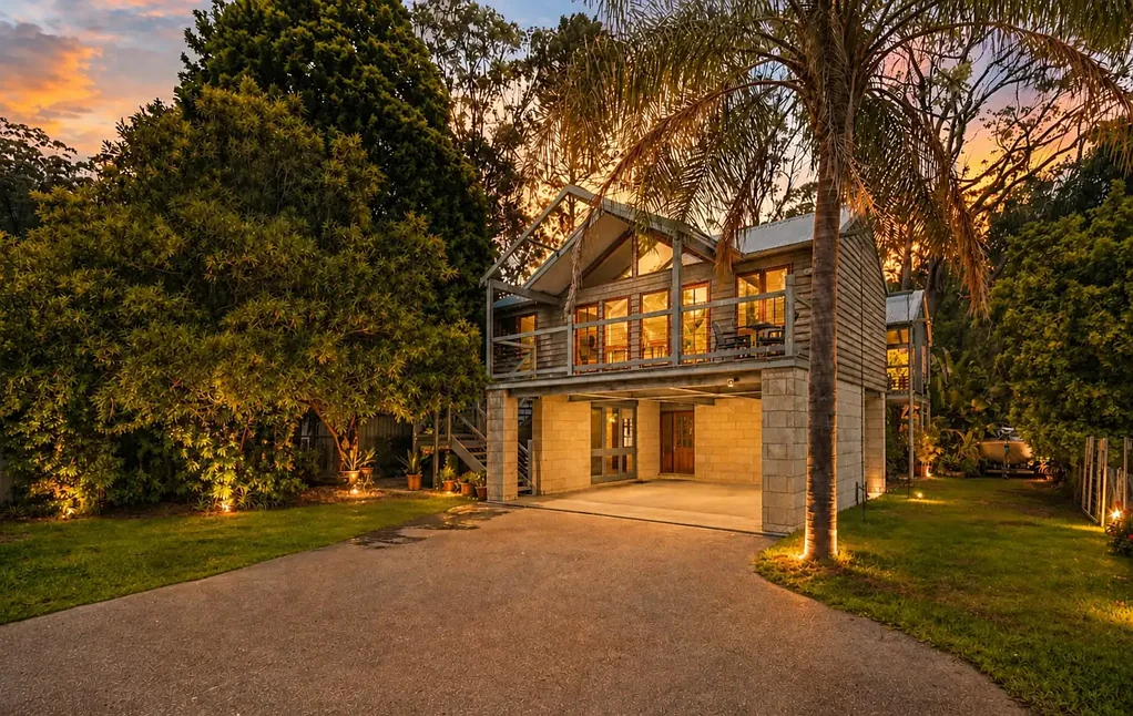 Killcare 4ห้องนอน PRIVATE FAMILY HOME WITH LEAFY SURROUNDS IN EXCLUSIVE SUBURB - MOMENTS TO THE BEACH, WALK TO WATERFRONT