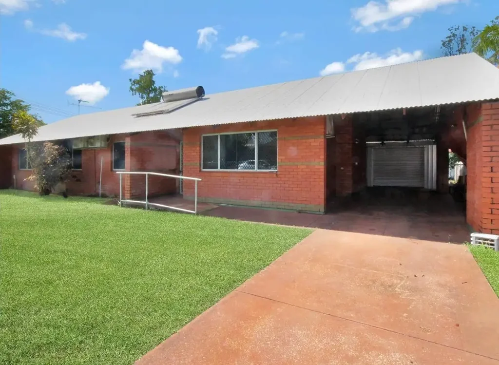 Katherine East 3ห้องนอน Solid Corner Block house with extras