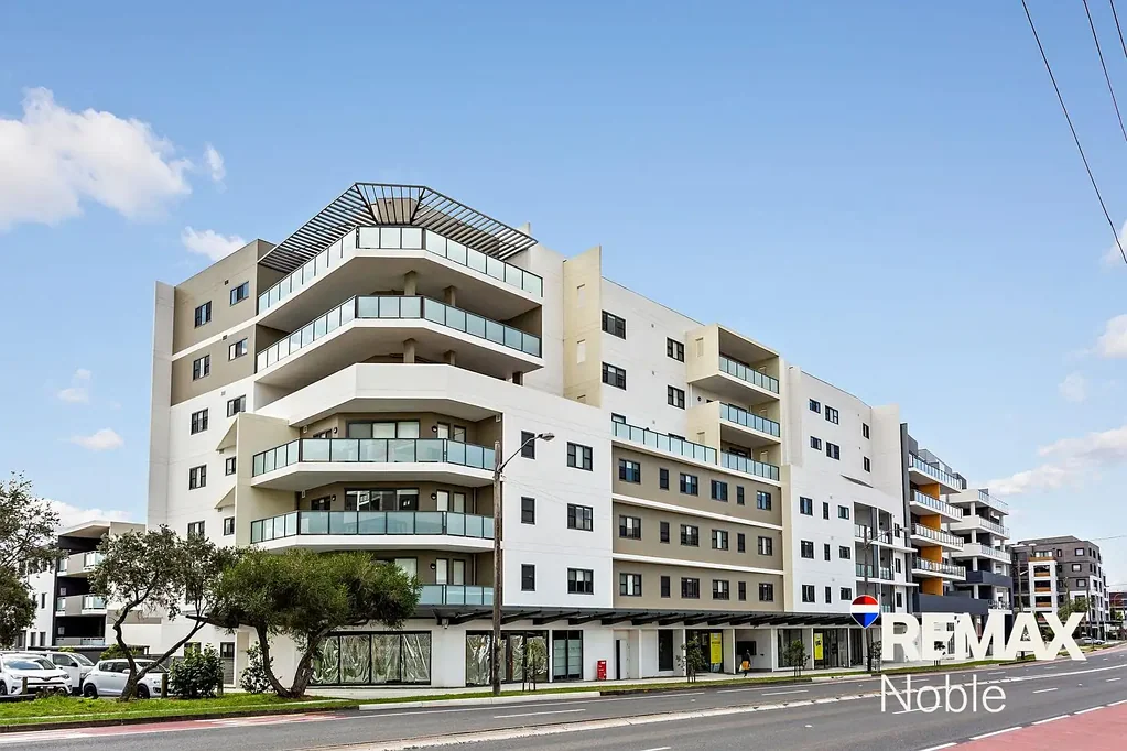 "Monaco Apartments" Courtyard Unit
