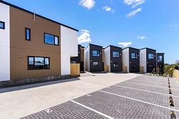 7/155 Te Atatu Road, Te Atatu South