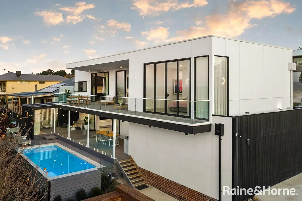 Gisborne 4ਬੈੱਡਰੂਮ Panoramic Views - Luxury Living Meets Country Charm
