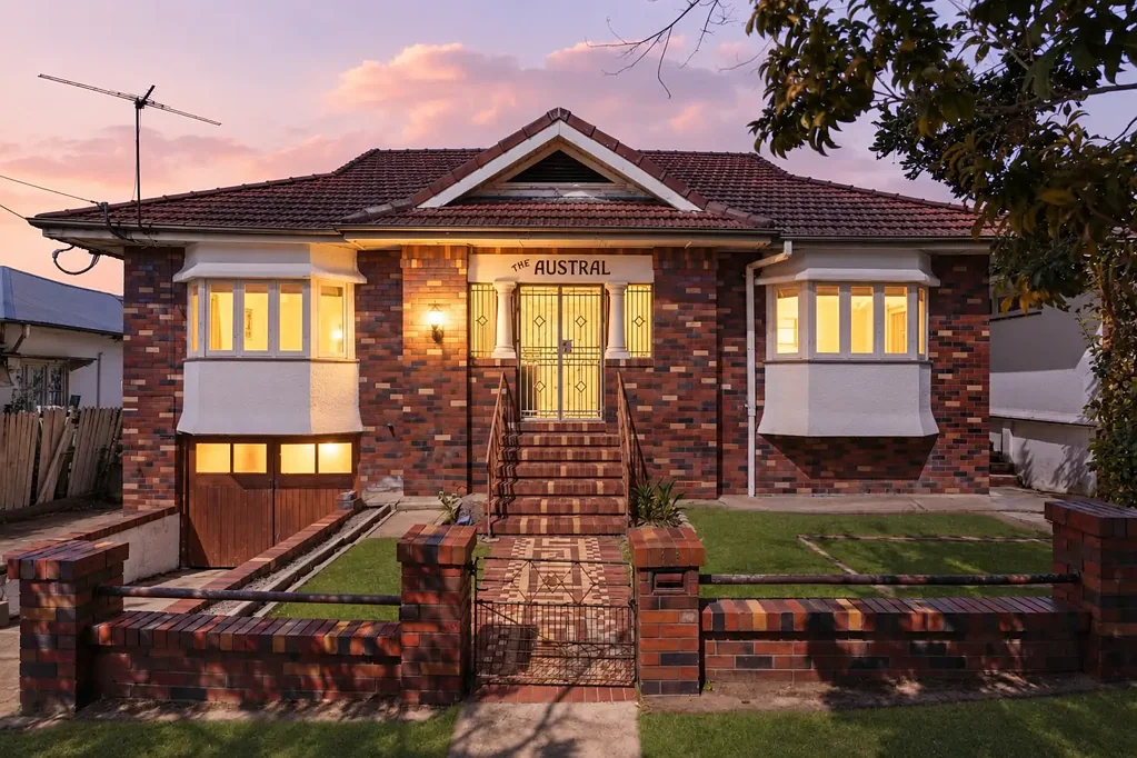 Coorparoo 5બેડરૂમ A Rare Coorparoo Landmark - Dual Living, Big Land and the City on Your Doorstep