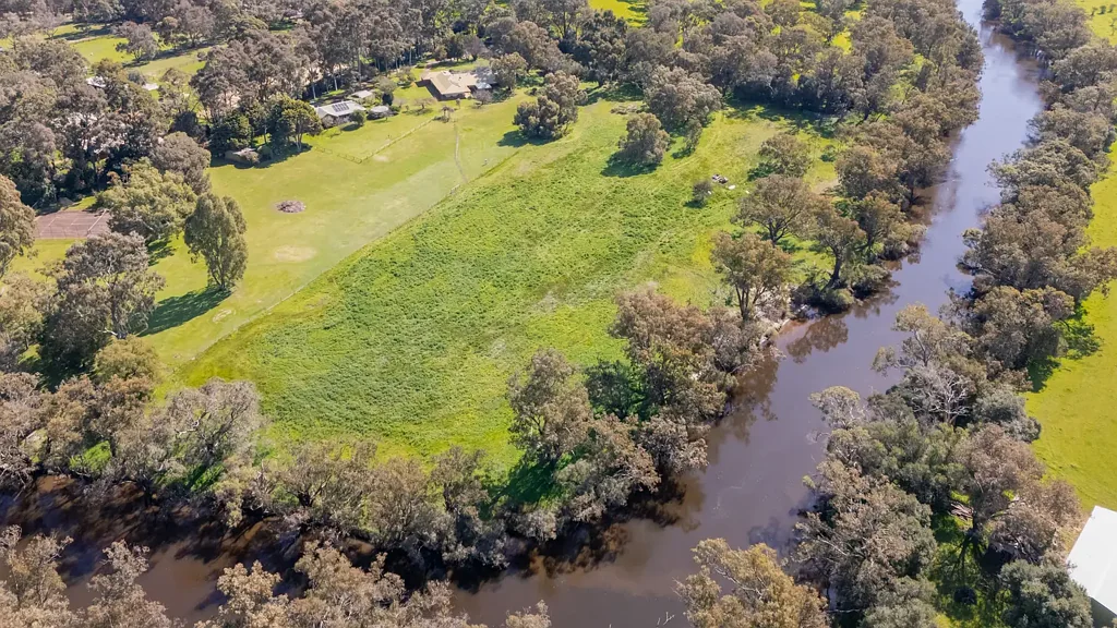 Pinjarra Exclusive Murray riverfront landholding.