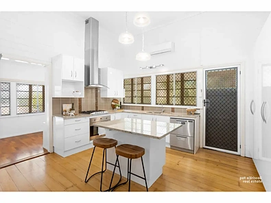 75 Quarry Street, The Range, QLD 4700, 5房, 3浴, House