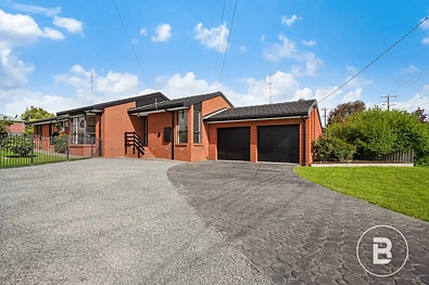 Wendouree 4房 IMMACULATE FOUR-BEDROOM BRICK VENEER HOME WITH DUAL LIVING