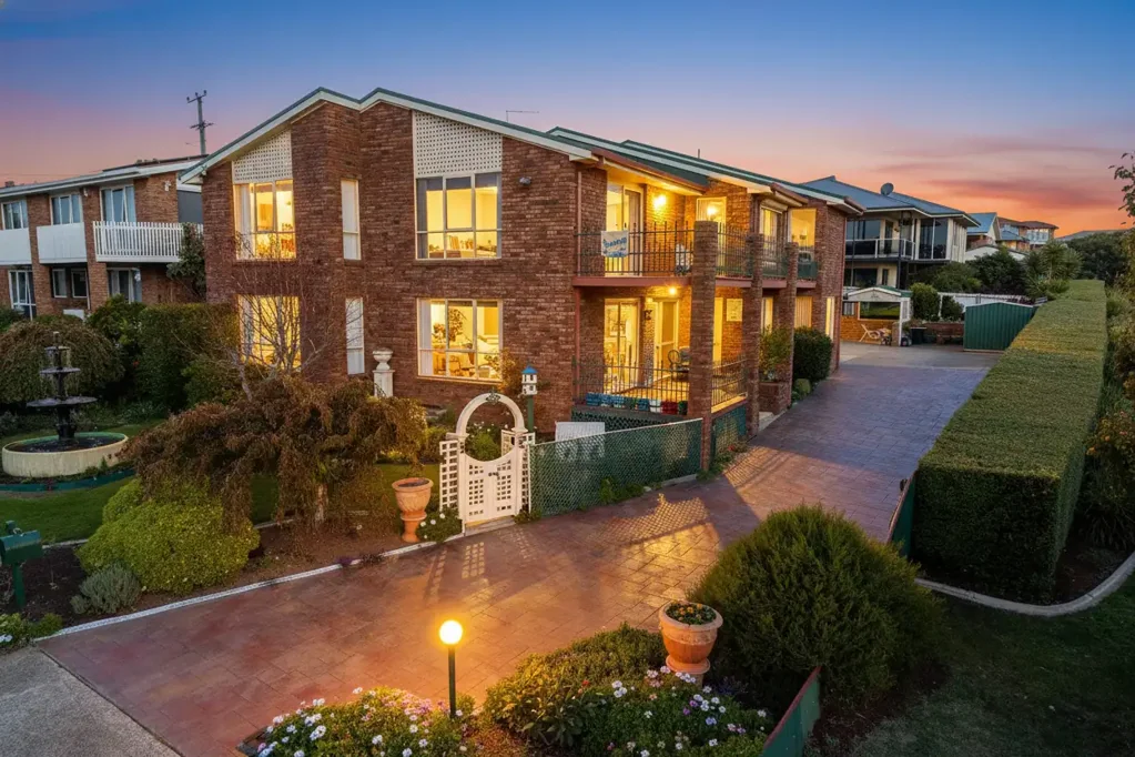 East Devonport 5房  Elevated Living with Full Lift Access and Flexible Family Appeal