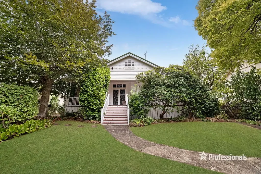 9 Martin Street, Hamilton, VIC 3300
