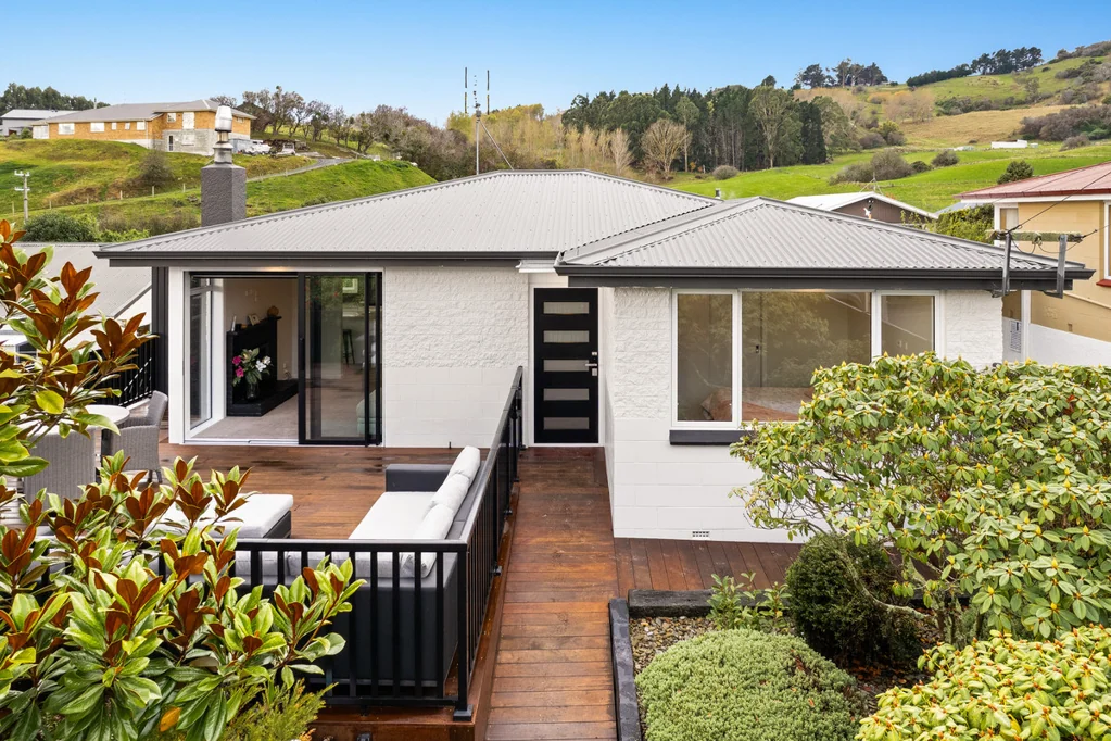 Green Island 3 Bedroom Immaculate, Sun-Drenched Home with Enhancements