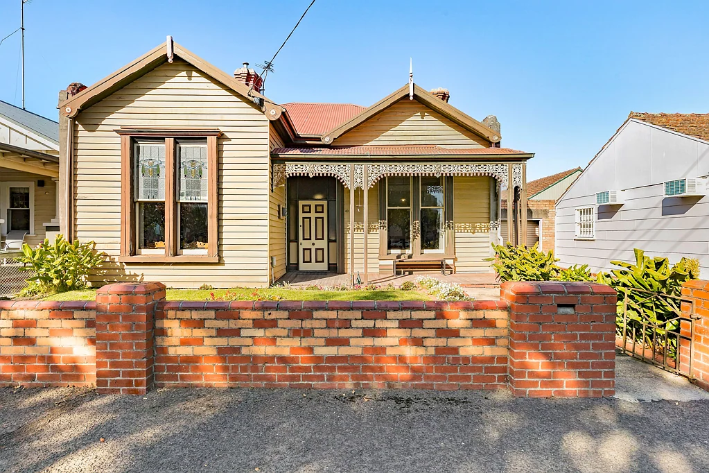 Ballarat East 3 Bedroom Stunning Victorian Located Only Metres to the CBD