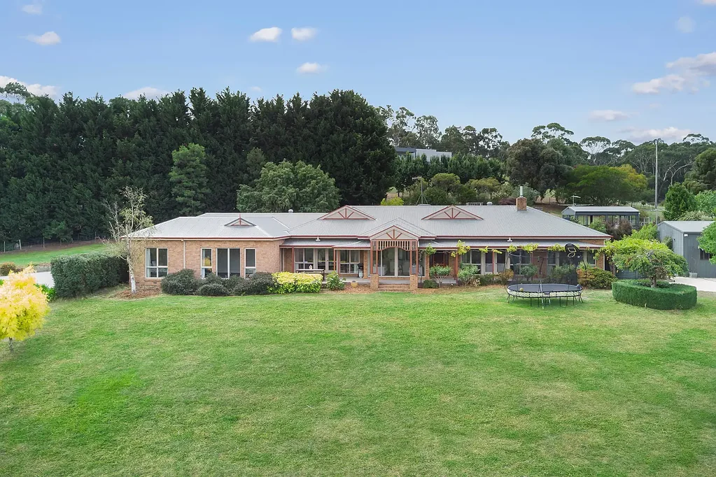 Buninyong 5房  Stunning Acreage Living with Space & Views