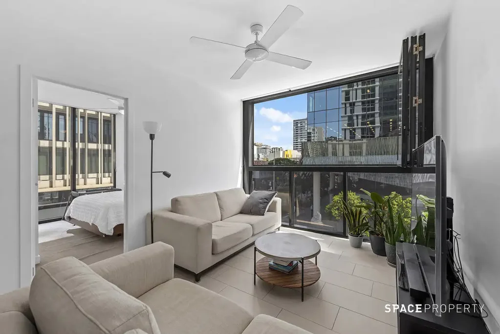 Fortitude Valley 2房 黄金地段便利 2卧1卫时尚 开放式设计 学习角落 安全车位 泳池健身房 现代都市生活 Spacious Apartment in the Heart of Fortitude Valley