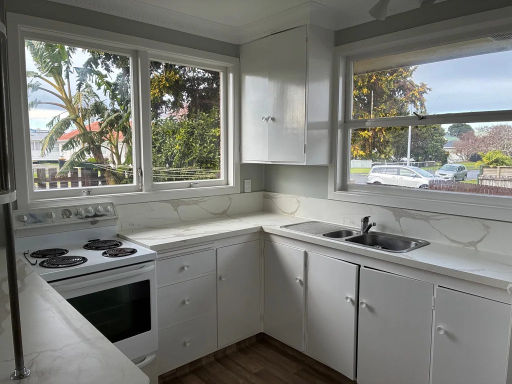 Freshly Refreshed 2-Bedroom Front Unit with Private Garden