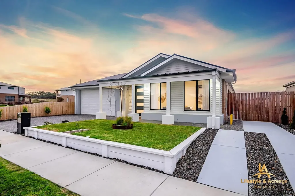 Inverloch 4Phòng ngủ Coastal Elegance Meets Modern Luxury: Discover Your Dream Home at 30 Headland Way, Inverloch"
