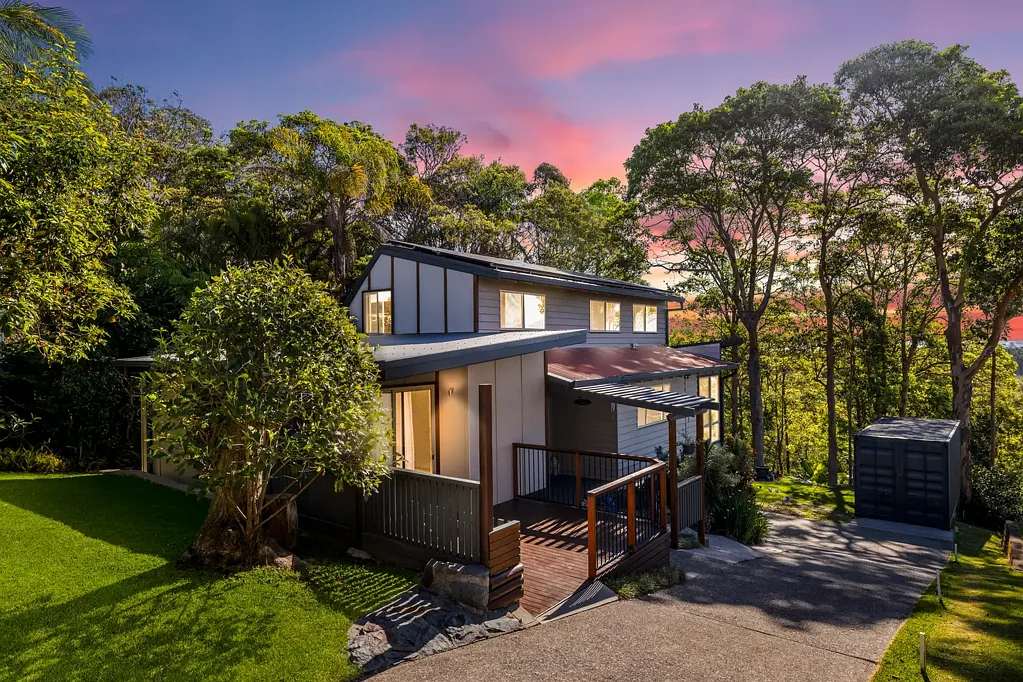 South West Rocks 3ਬੈੱਡਰੂਮ Dual-Living Coastal Retreat with River Views and Endless Potential